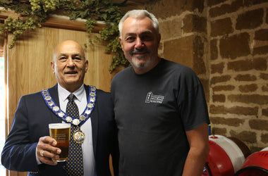 Towcester Town Mayor taps first cask at Beer Festival