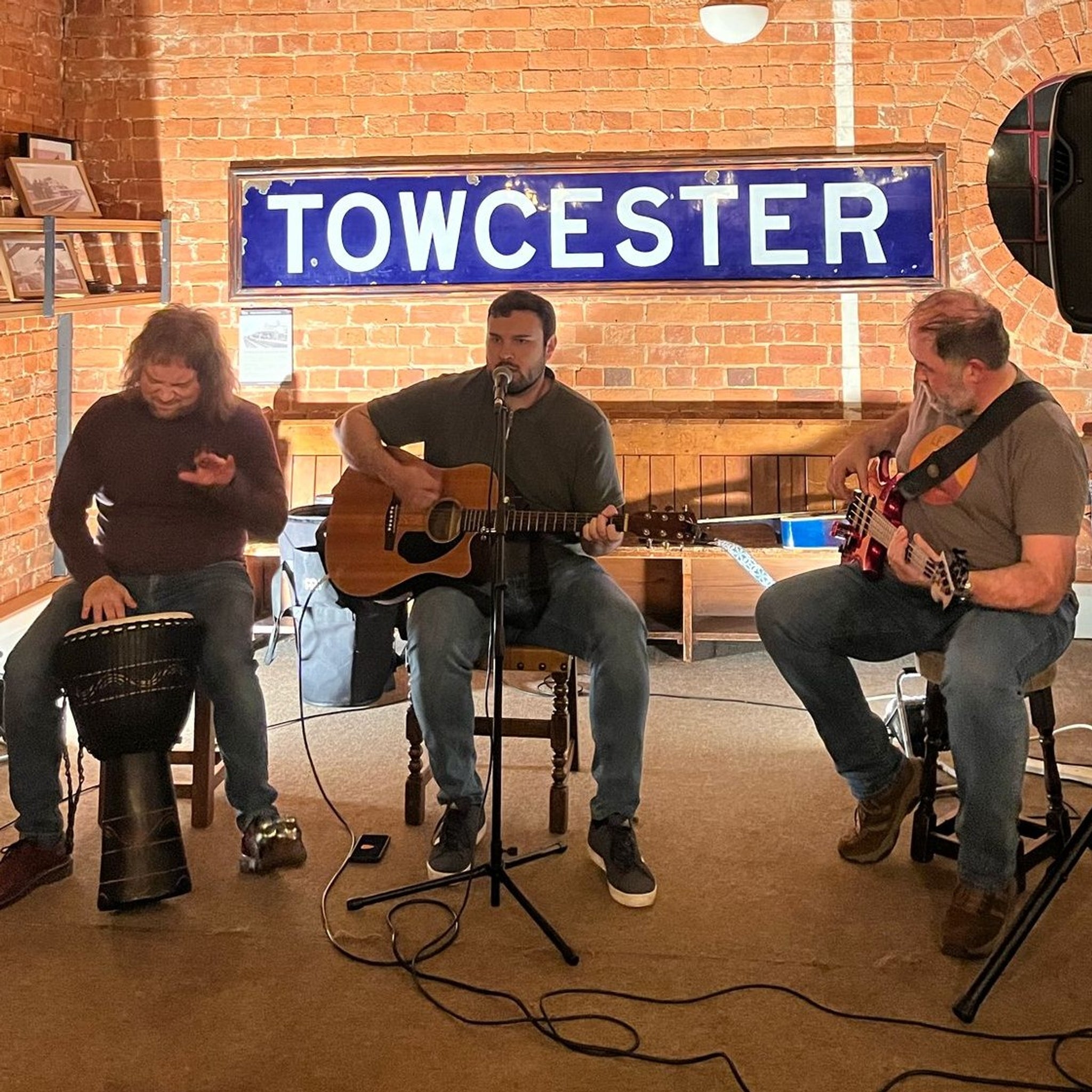 Thurs 4 Dec - Christmas Open Mic