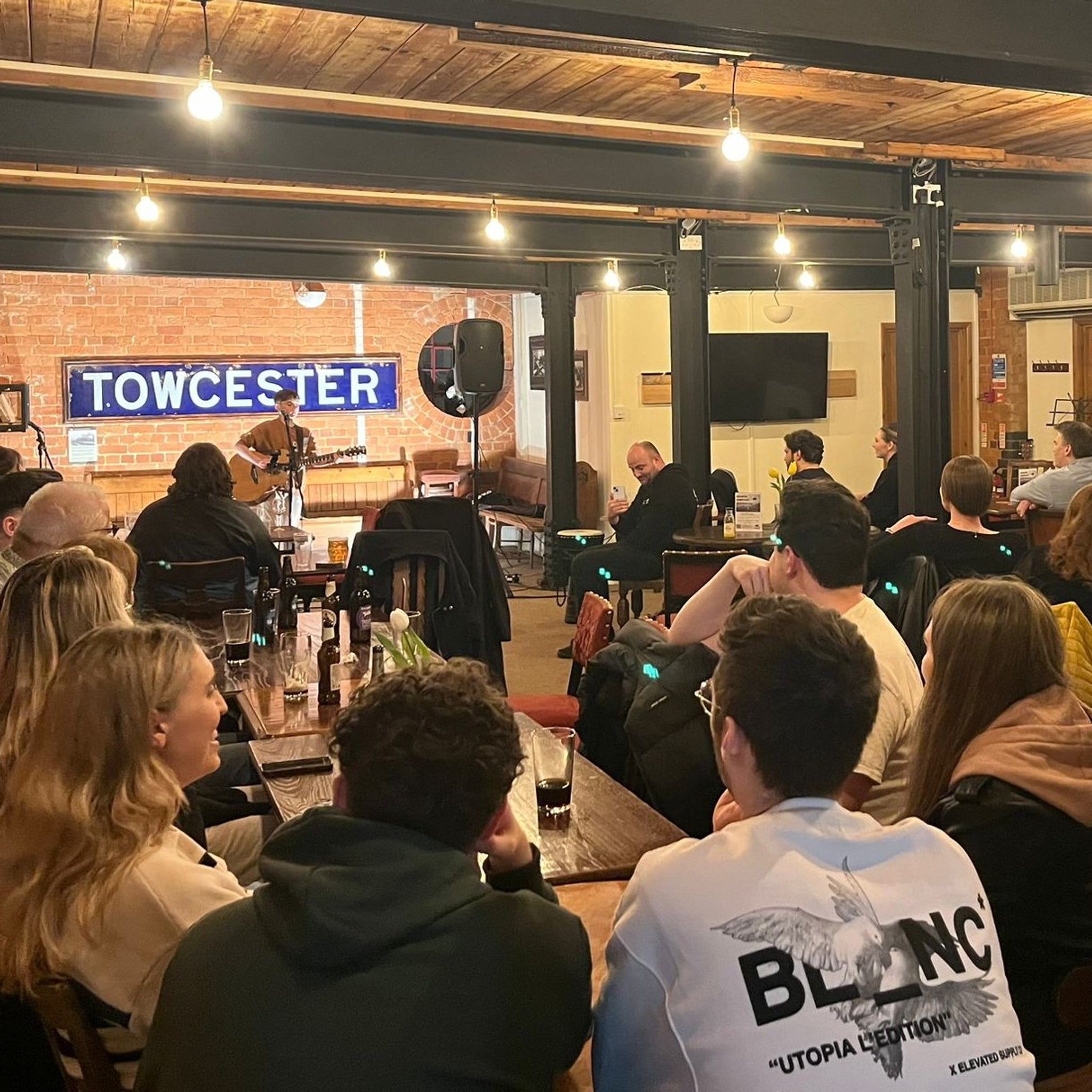 Thurs 4 Dec - Open Mic Christmas sing-a-long