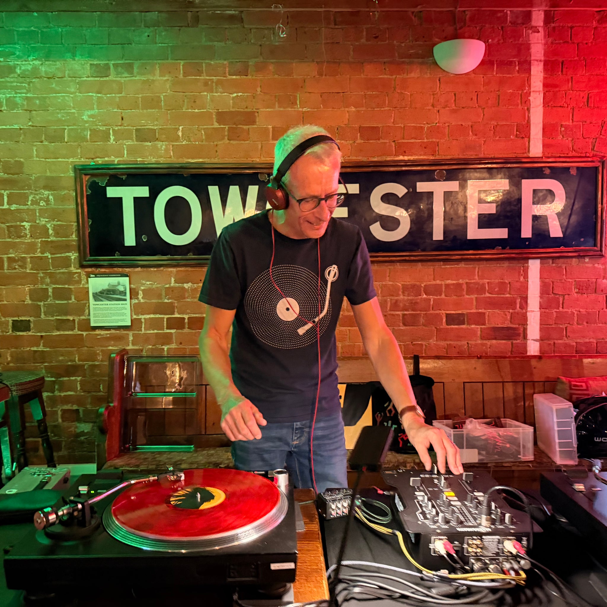 Wed 25 Nov - Vinyl Night