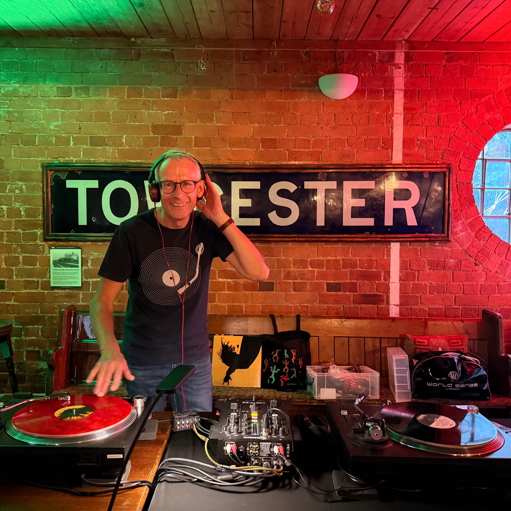 Wed 25 Nov - Vinyl Night